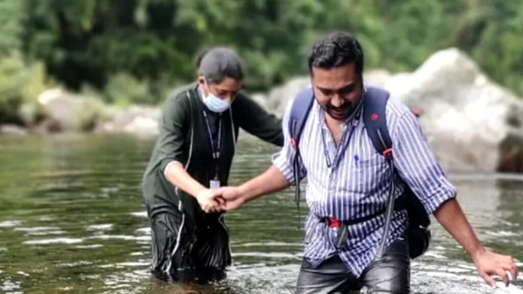 Kerala Doctors Cross River, Trek 8 km To Reach Tribal Village After SOS Call; Hats Off To Covid Warriors-anthropology -vishnu ias