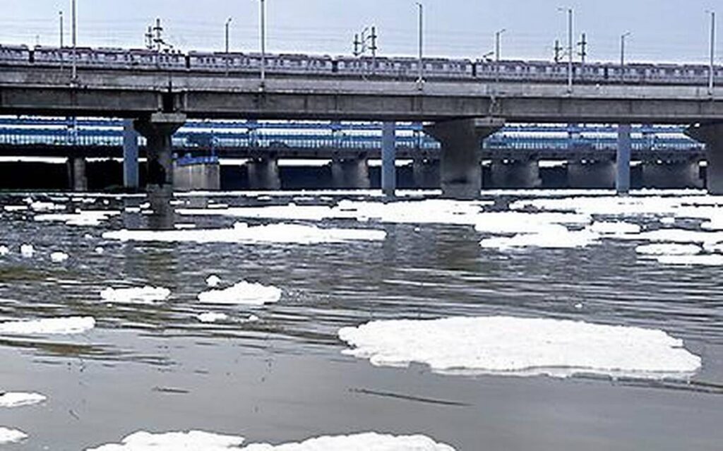 Frothing-in-the-Yamuna